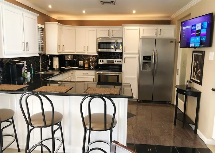 Beautiful In Downtown Holiday home