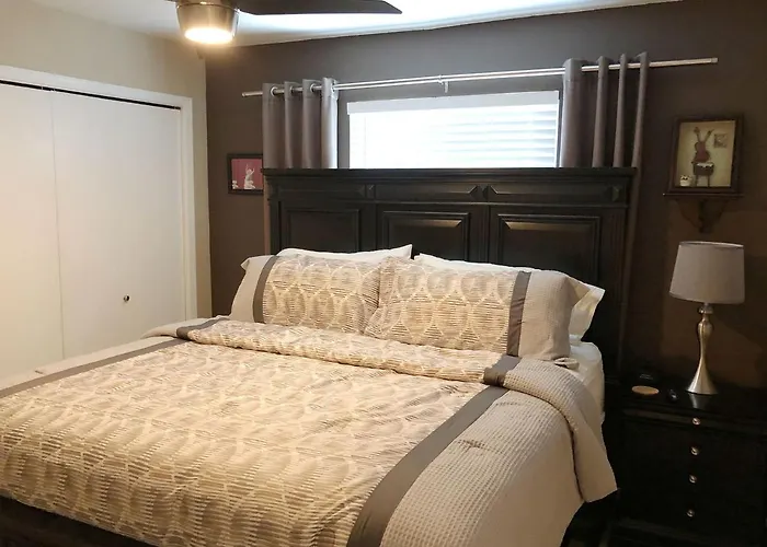 Beautiful In Downtown Holiday home