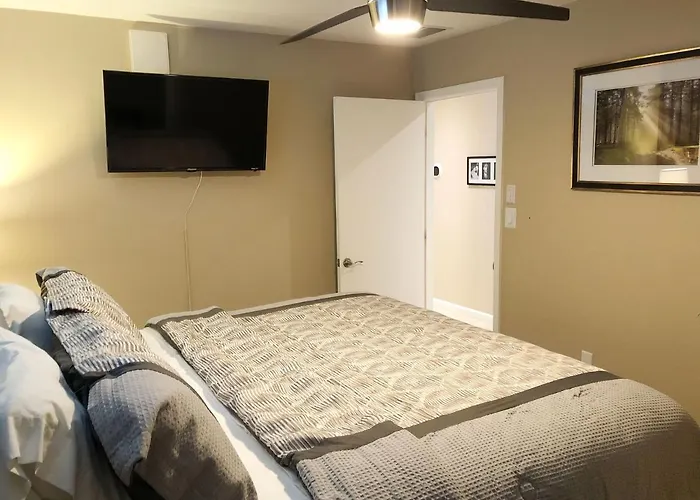 Beautiful In Downtown Holiday home *