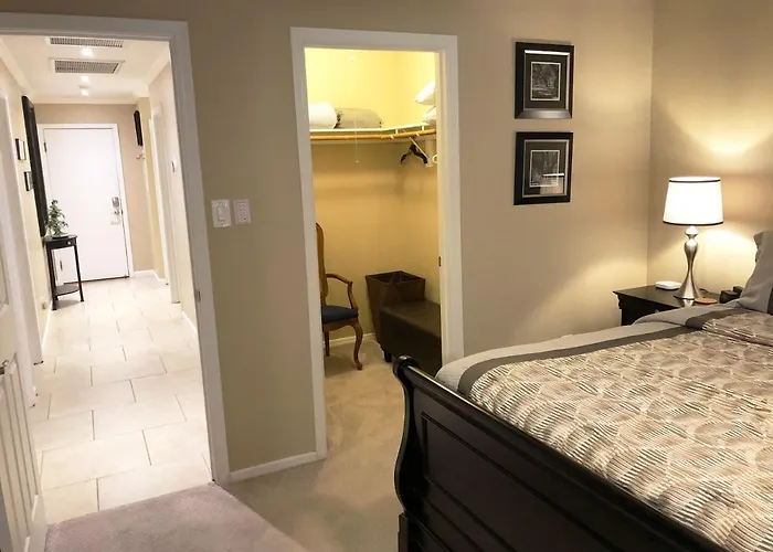 Beautiful In Downtown Holiday home